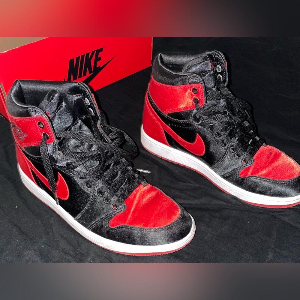 Nike Jordan retro 1 size 10 in good condition.